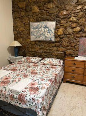 The -300 -A Centrally Located Heritage Home EEsparta Exterior foto