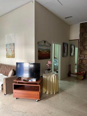 The -300 -A Centrally Located Heritage Home EEsparta Exterior foto